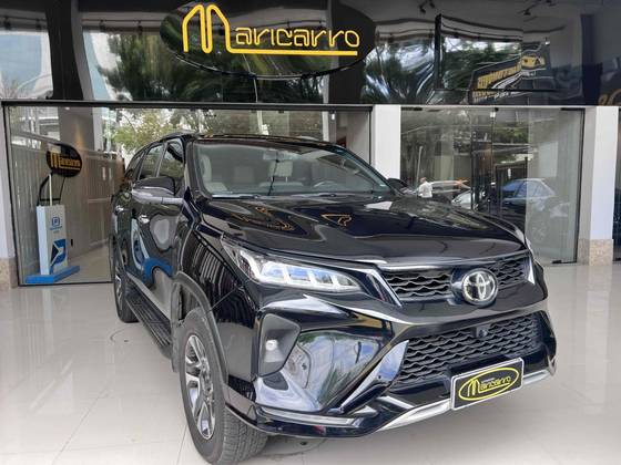TOYOTA HILUX SW4 2.8 D-4D TURBO DIESEL DIAMOND 7L 4X4 AUTOMÁTICO